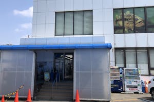 【フィッシングマックス上野芝店】プロモーションや食物販に最適な釣具店内入口近くのレンタルスペース