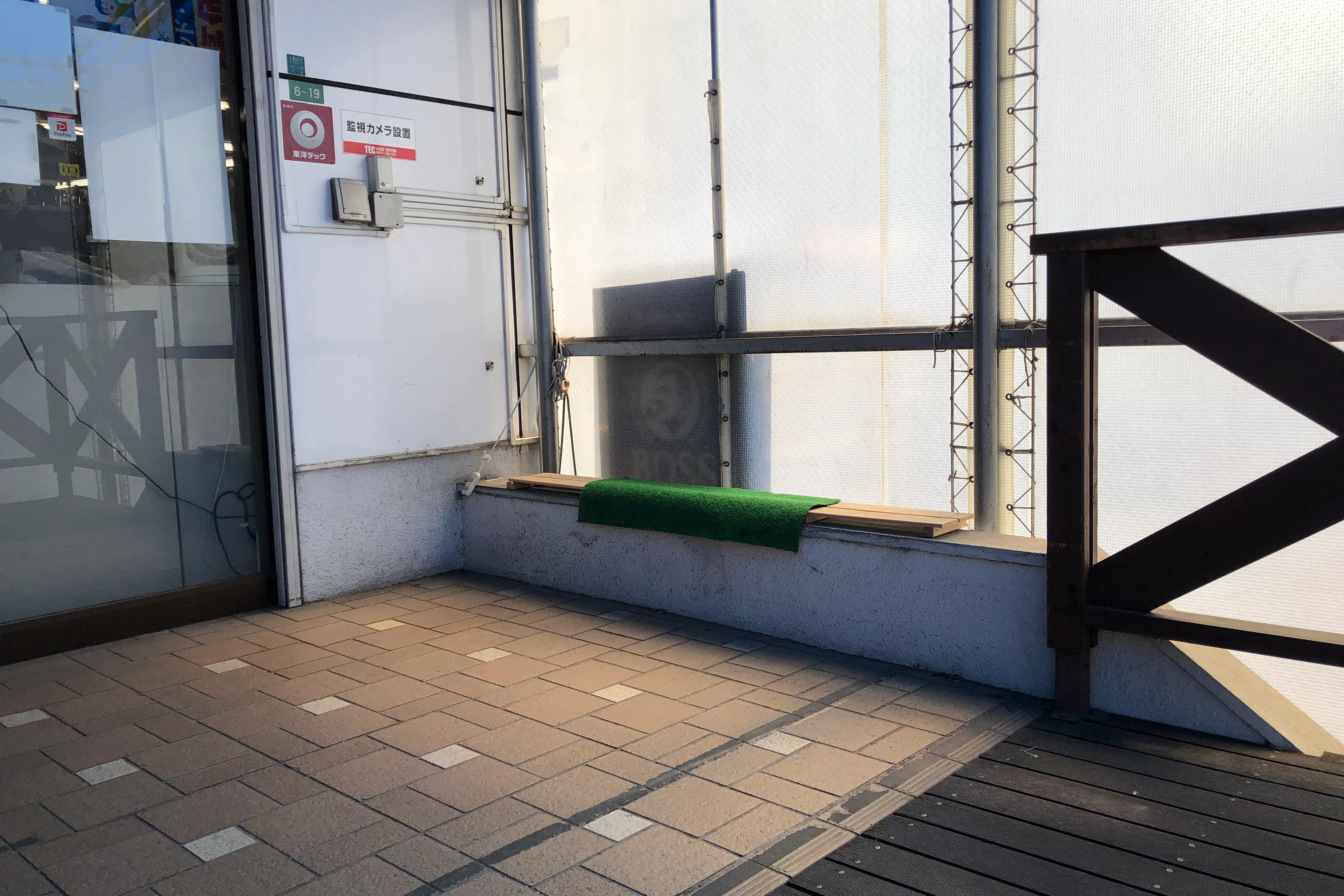 【フィッシングマックス上野芝店】プロモーションや食物販に最適な釣具店内入口近くのレンタルスペース