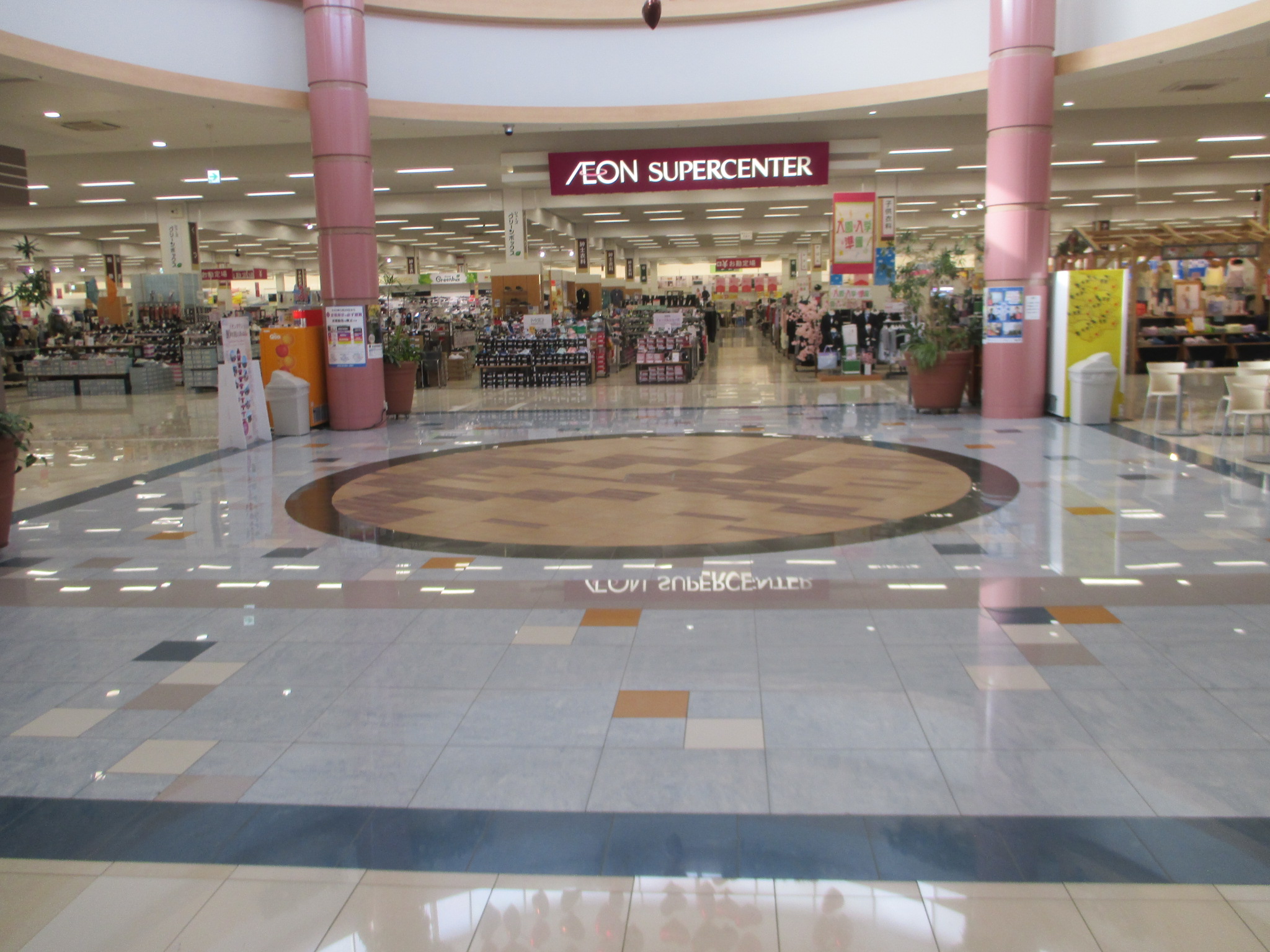 【イオンタウン佐沼】中規模のPRイベントやイベント利用に適したスーパーが目の前の大型イベントスペース(セントラルコート半面)