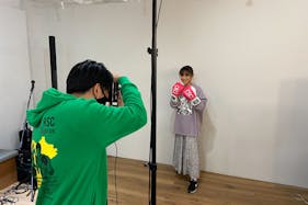 【神保町駅3分】ファミリーセールや撮影会、ポップアップストアの会場に適した音・映像・調光を可変できる緑を基調としたイベントスペース