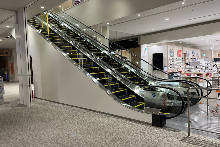 【イオンモール長久手】東エスカレーター横A(無印良品前)の画像2