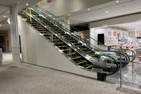 【イオンモール長久手】東エスカレーター横A(無印良品前)