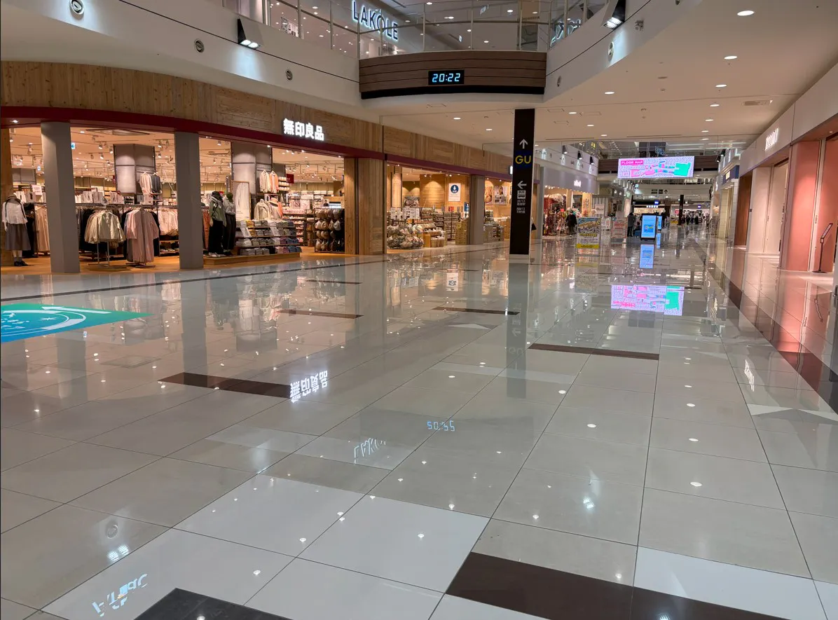 【イオンモール福津】センターコートの画像