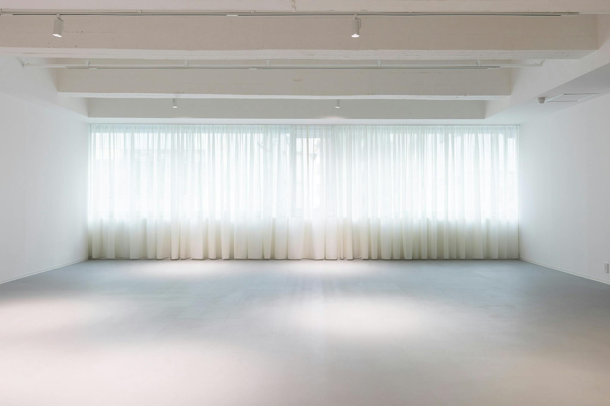 【堺筋本町駅1分】展示会や撮影イベントに最適な白を基調とした300㎡超えの広々としたスペース