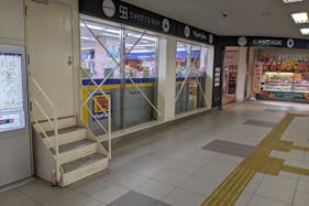 【丹波橋駅】プロモーションイベントや食物販、物販のポップアップストアに最適な人流の多い改札外コンコースのイベントスペース