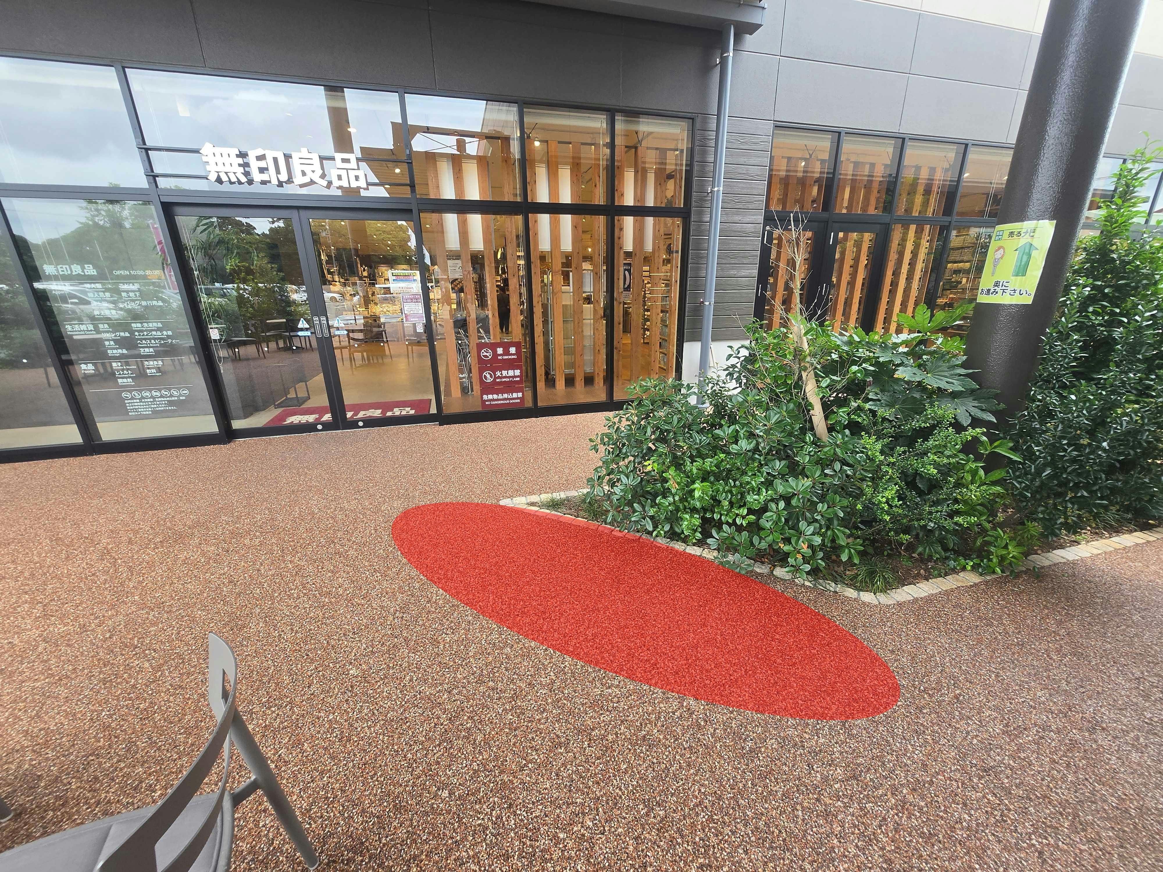 【イオンタウン浜松新橋】販促プロモーションや物販に最適な大型スーパーにある無印良品前にあるイベントスペースの画像