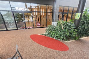 【イオンタウン浜松新橋】販促プロモーションや物販に最適な大型スーパーにある無印良品前にあるイベントスペース