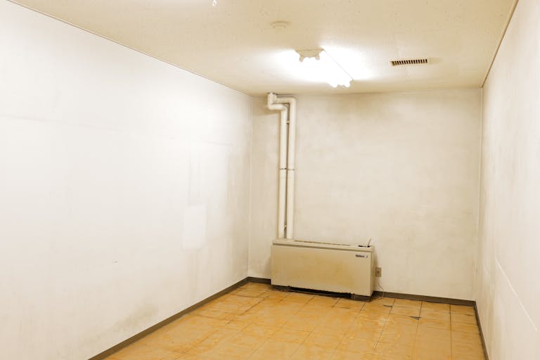 【飯田橋駅2分】撮影やイベントに最適な学校跡地のレンタルスペース(地下1Fフロア貸し)の画像2