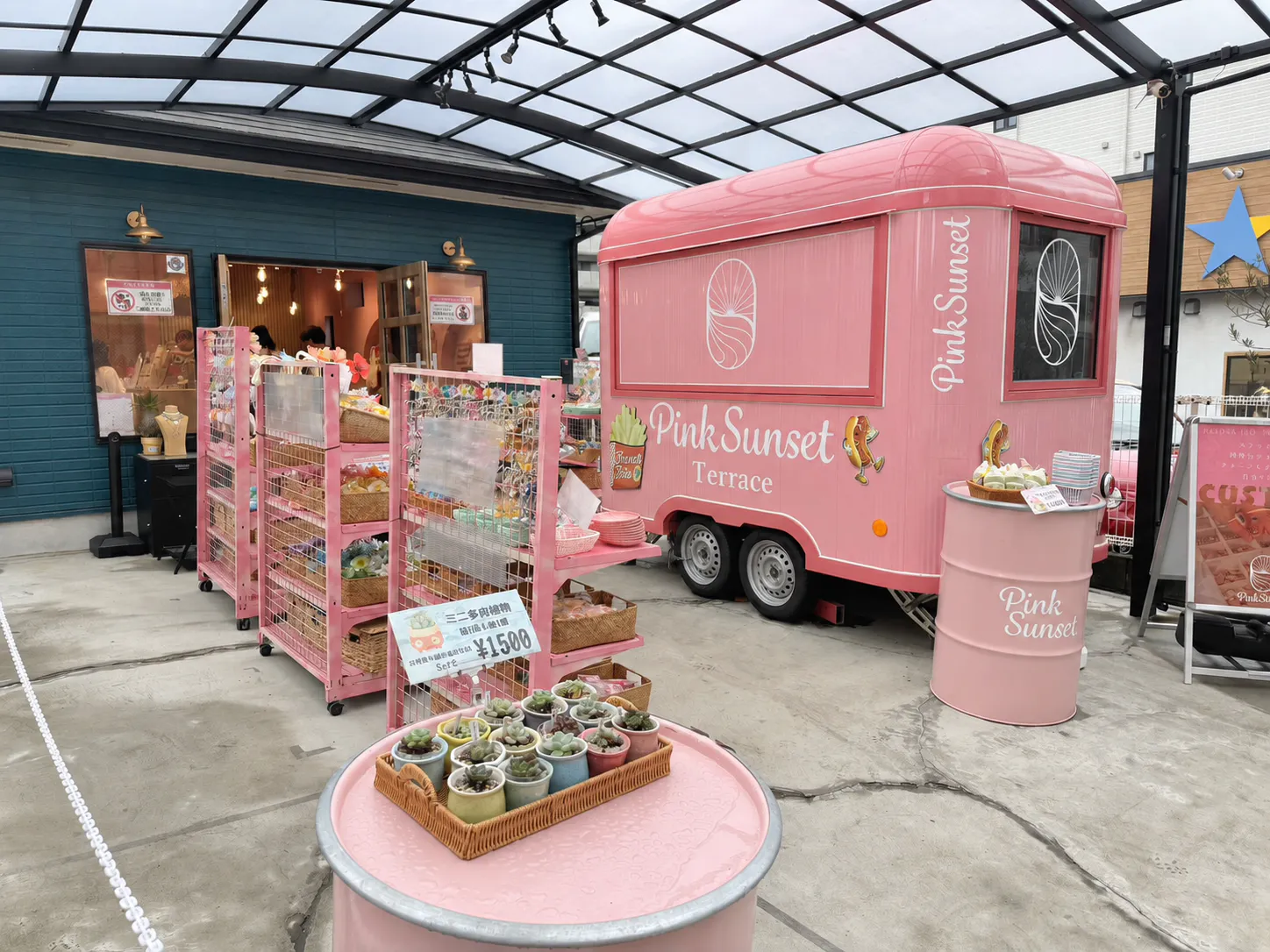 【江ノ島駅4分・30日〜】キッチントレーラー付き|すばな通り沿いの飲食・テイクアウト長期出店スペース