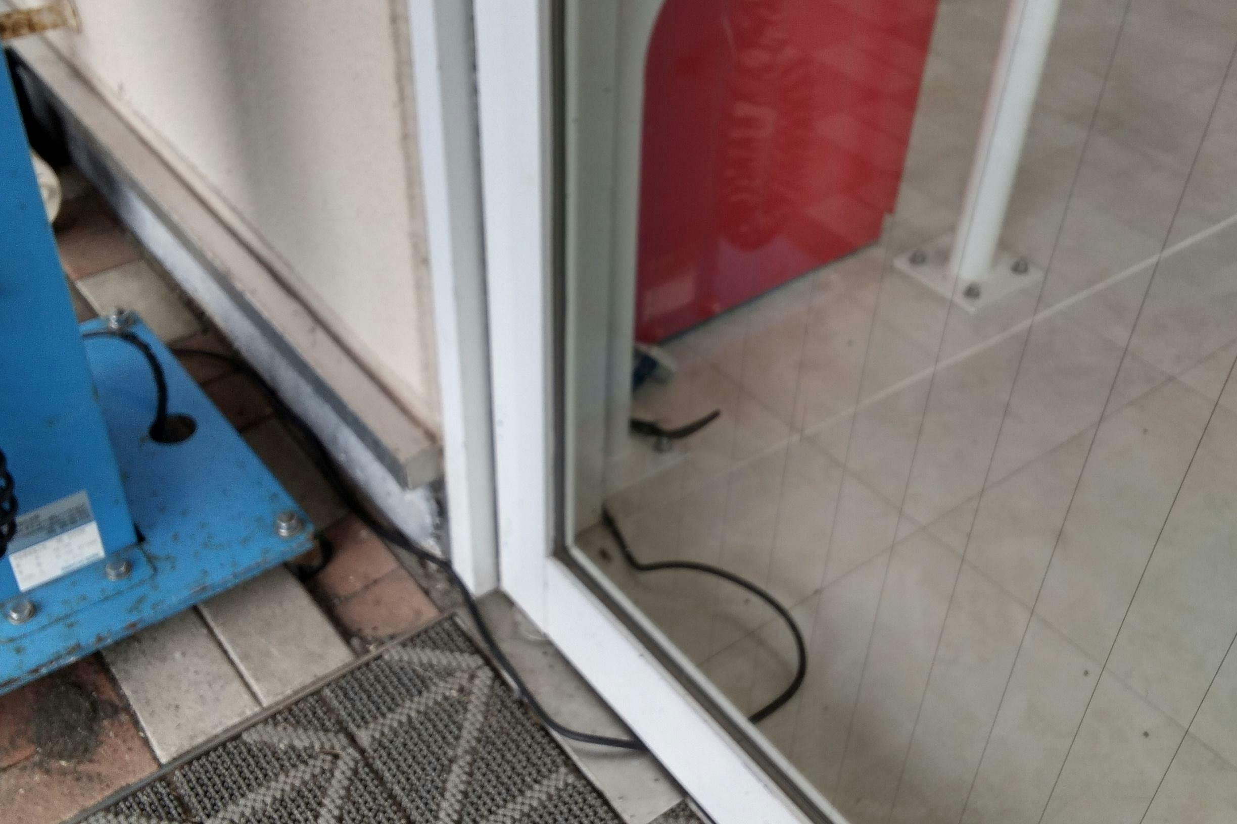 【ミスターマックス 日向店】家電側入口（公園側） キッチンカーや食品販売に最適な総合ディスカウントストアの催事イベントスペースの画像6