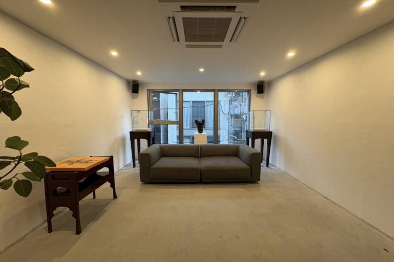 【本町駅3分】展示会やポップアップストアに最適な視認性抜群の路面に面したレンタルスペースの画像1