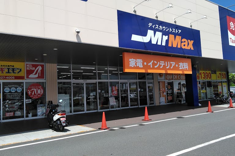 【ミスターマックス 粕屋店】中央出入口風除室 販促プロモーションや物販用途に最適な総合ディスカウントストアの催事イベントスペースの画像6