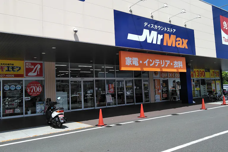 【ミスターマックス 粕屋店】中央出入口風除室 販促プロモーションや物販用途に最適な総合ディスカウントストアの催事イベントスペースの画像6