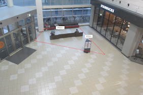 【イオンモール鶴見緑地】グリーンコート(スターバックスコーヒー側)