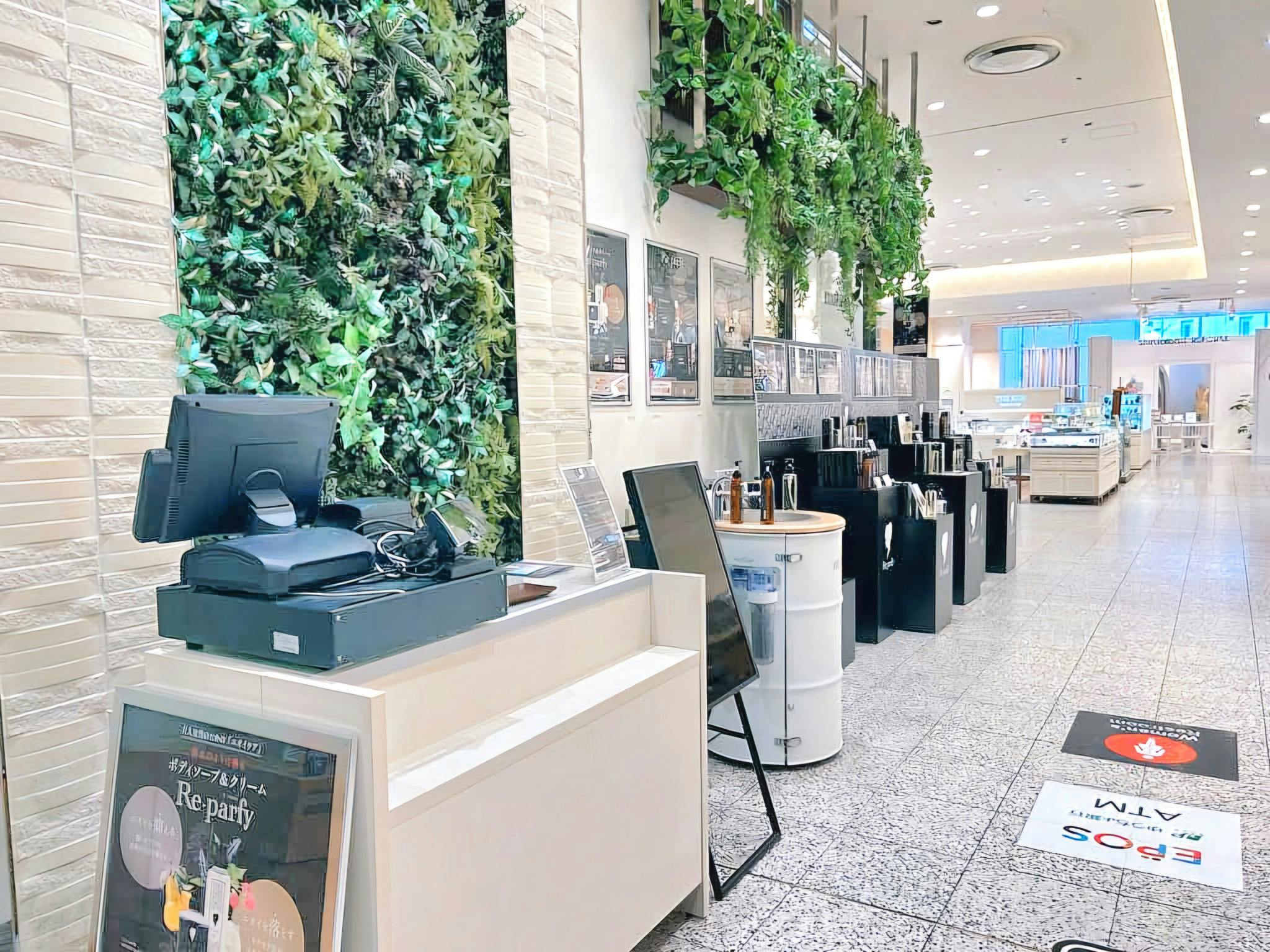 【なんばマルイ】1階 パブリックスペース【物販・PR】エスカレーター横、人通りも多い好立地