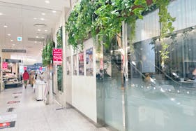 【なんばマルイ】1階 パブリックスペース【物販・PR】エスカレーター横、人通りも多い好立地