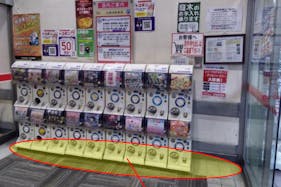 【オリンピック三ノ輪店】プロモーションに最適な1F右側出入口風除室スペース