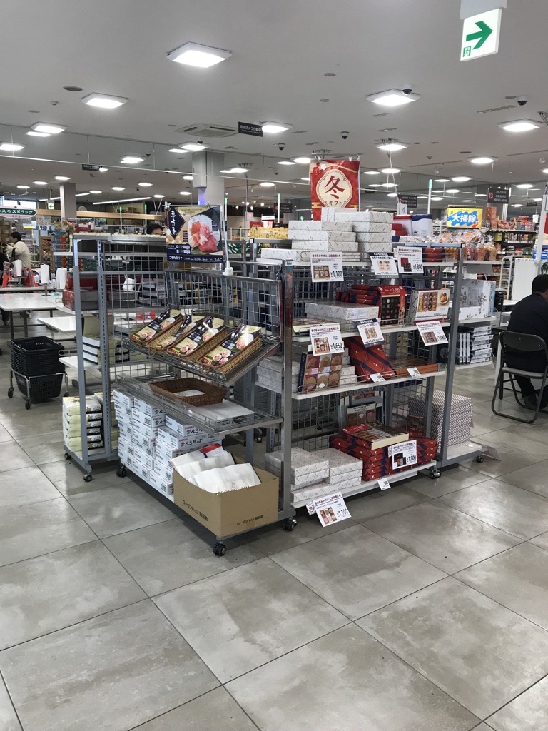 【西友　岩村田相生店】店内レジ前　プロモーション用途や物販、食物販のポップアップストアに最適なスーパー店内催事イベントスペース