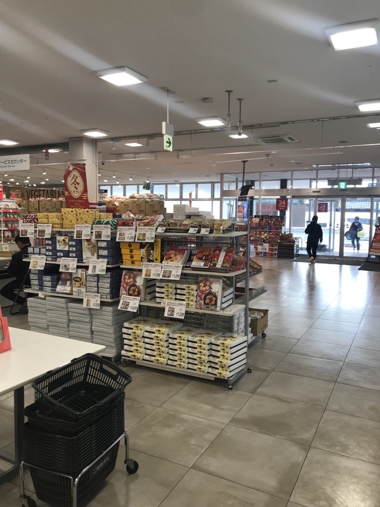 【西友　岩村田相生店】店内レジ前　プロモーション用途や物販、食物販のポップアップストアに最適なスーパー店内催事イベントスペース