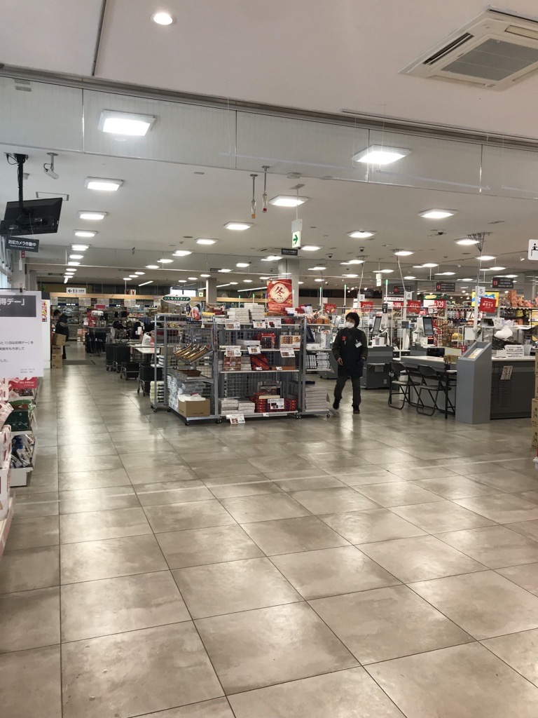 【西友　岩村田相生店】店内レジ前　プロモーション用途や物販、食物販のポップアップストアに最適なスーパー店内催事イベントスペース