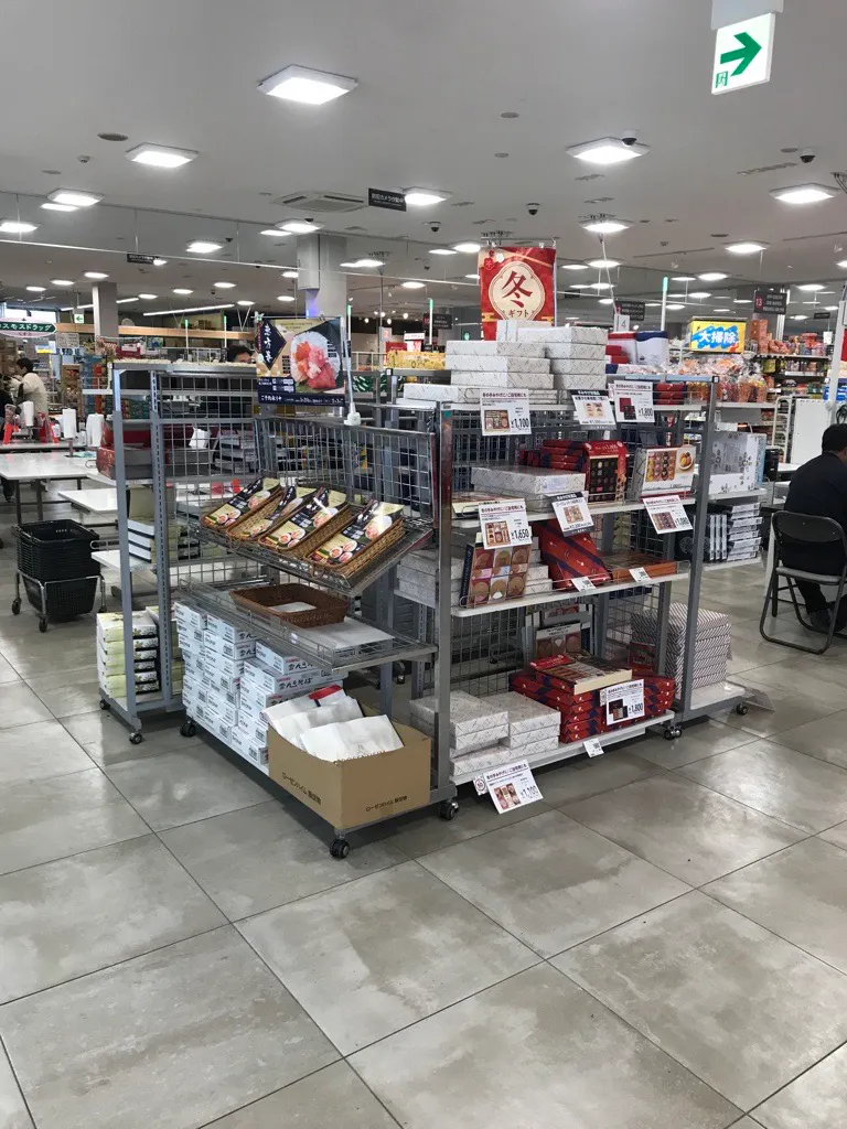 【西友　岩村田相生店】店内レジ前　プロモーション用途や物販、食物販のポップアップストアに最適なスーパー店内催事イベントスペース