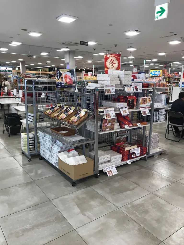【西友 岩村田相生店】店内レジ前 プロモーション用途や物販、食物販のポップアップストアに最適なスーパー店内催事イベントスペース