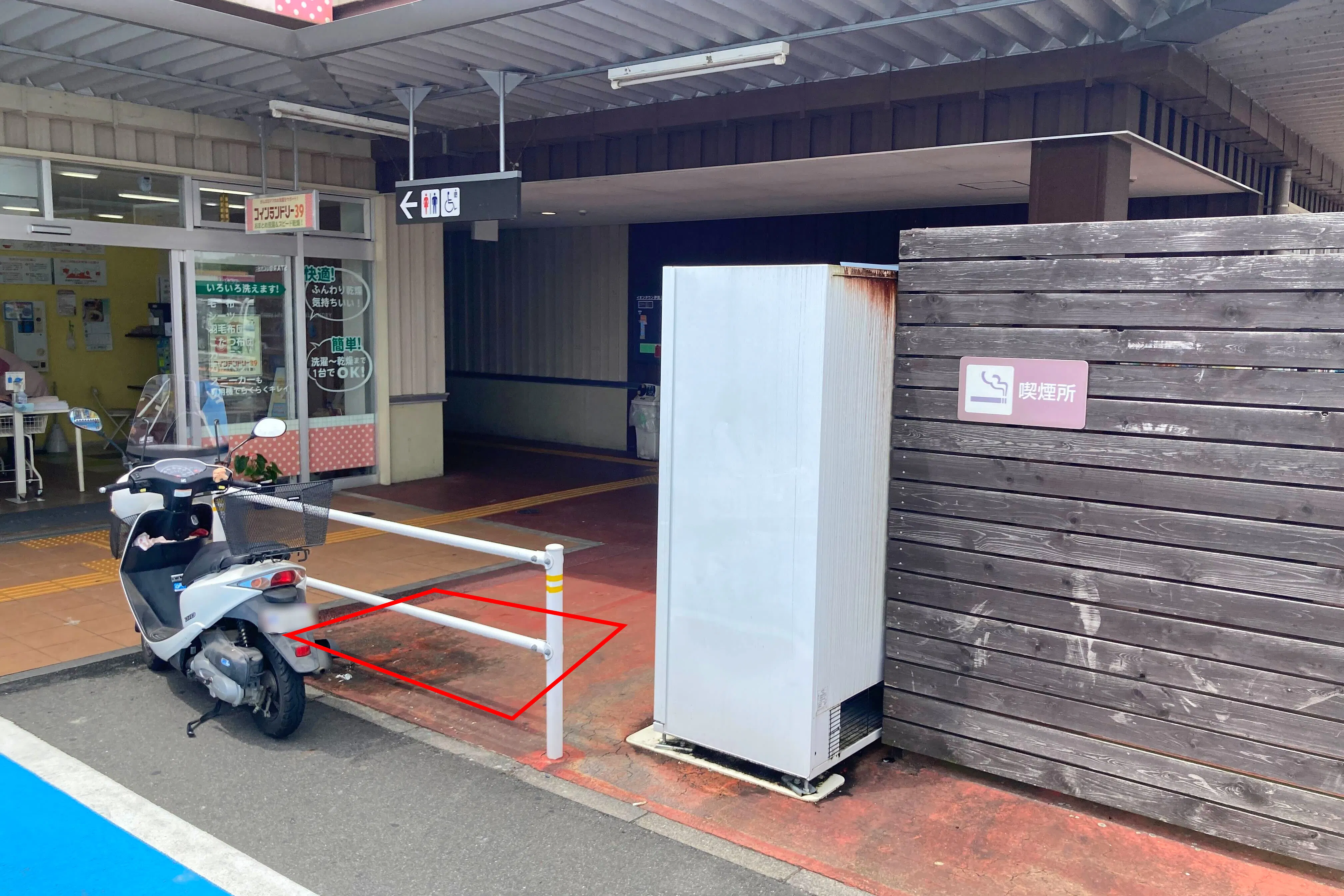 【イオンタウン伊賀上野】電子タバコのPR等のプロモーションイベントに最適な敷地内にある喫煙スペース横にある屋外スペース