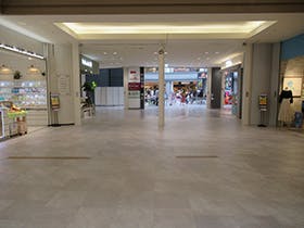 【イオンモール秋田】1F  コスメティックアトリエポポ前の画像