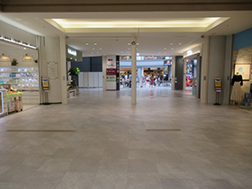 【イオンモール秋田】1F  コスメティックアトリエポポ前