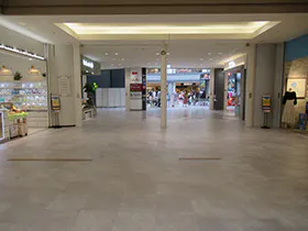 【イオンモール秋田】1F コスメティックアトリエポポ前