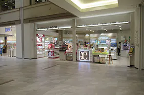 【イオンモール秋田】1F コスメティックアトリエポポ前