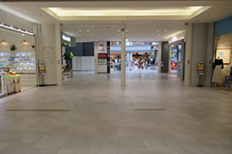 【イオンモール秋田】1F コスメティックアトリエポポ前の画像1