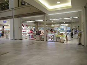 【イオンモール秋田】1F コスメティックアトリエポポ前