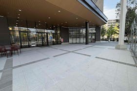 【イオンモール仙台上杉】銀杏のひろば