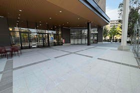 【イオンモール仙台上杉】銀杏のひろば