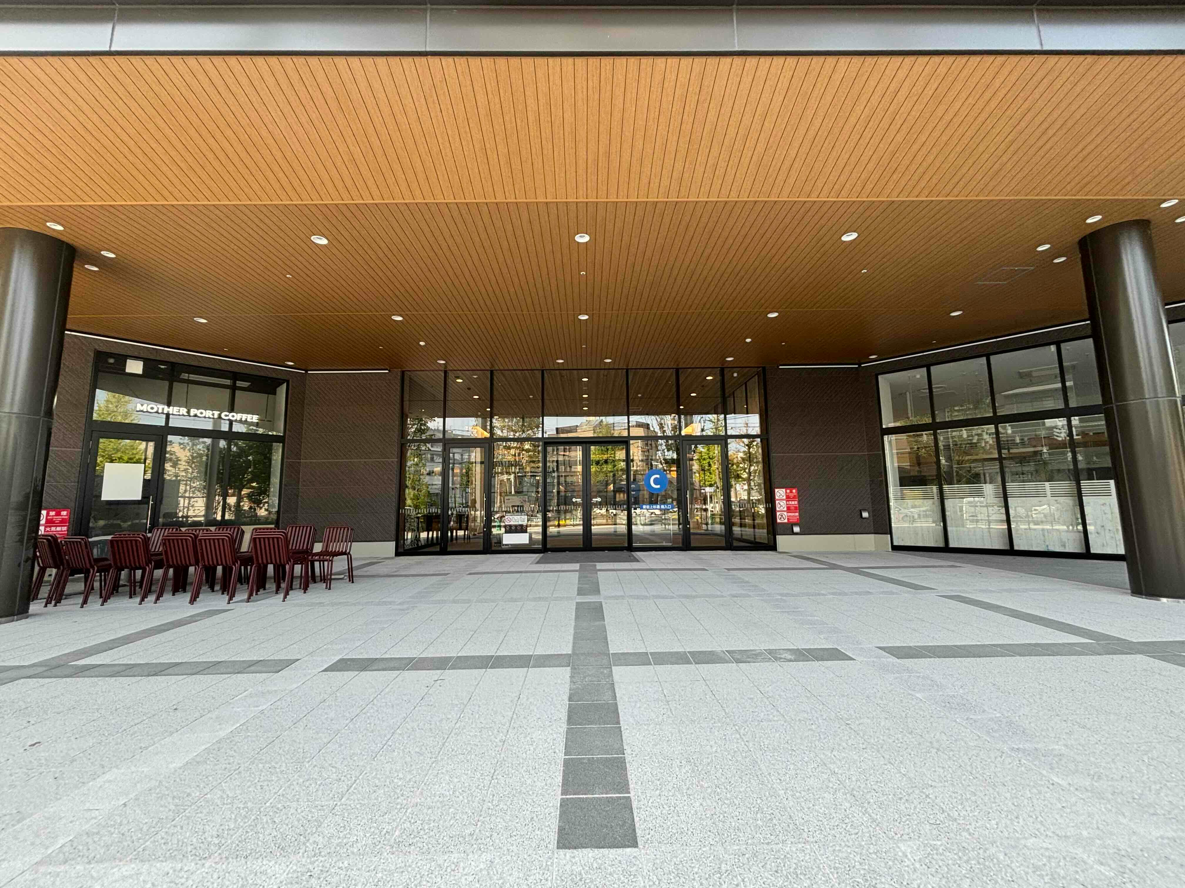 【イオンモール仙台上杉】銀杏のひろば