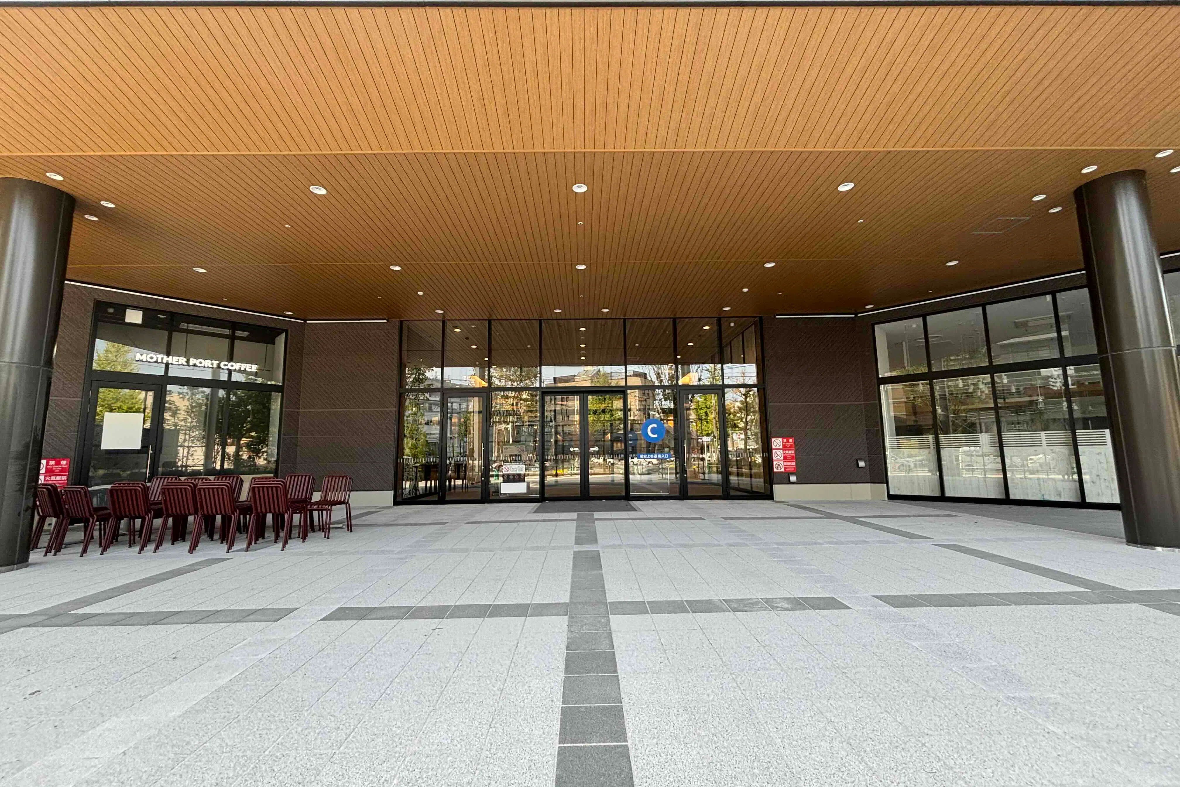 【イオンモール仙台上杉】銀杏のひろば