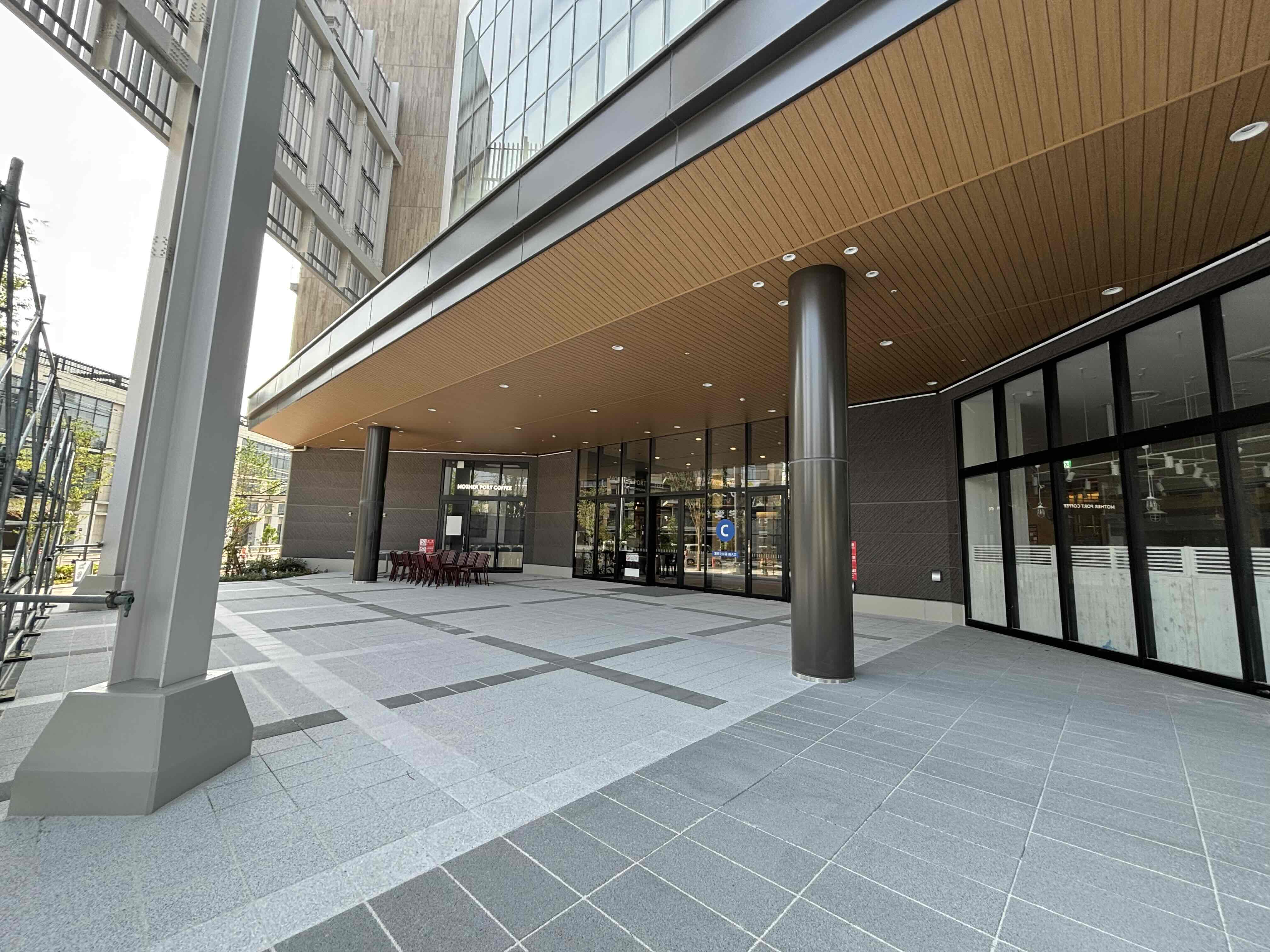 【イオンモール仙台上杉】銀杏のひろば