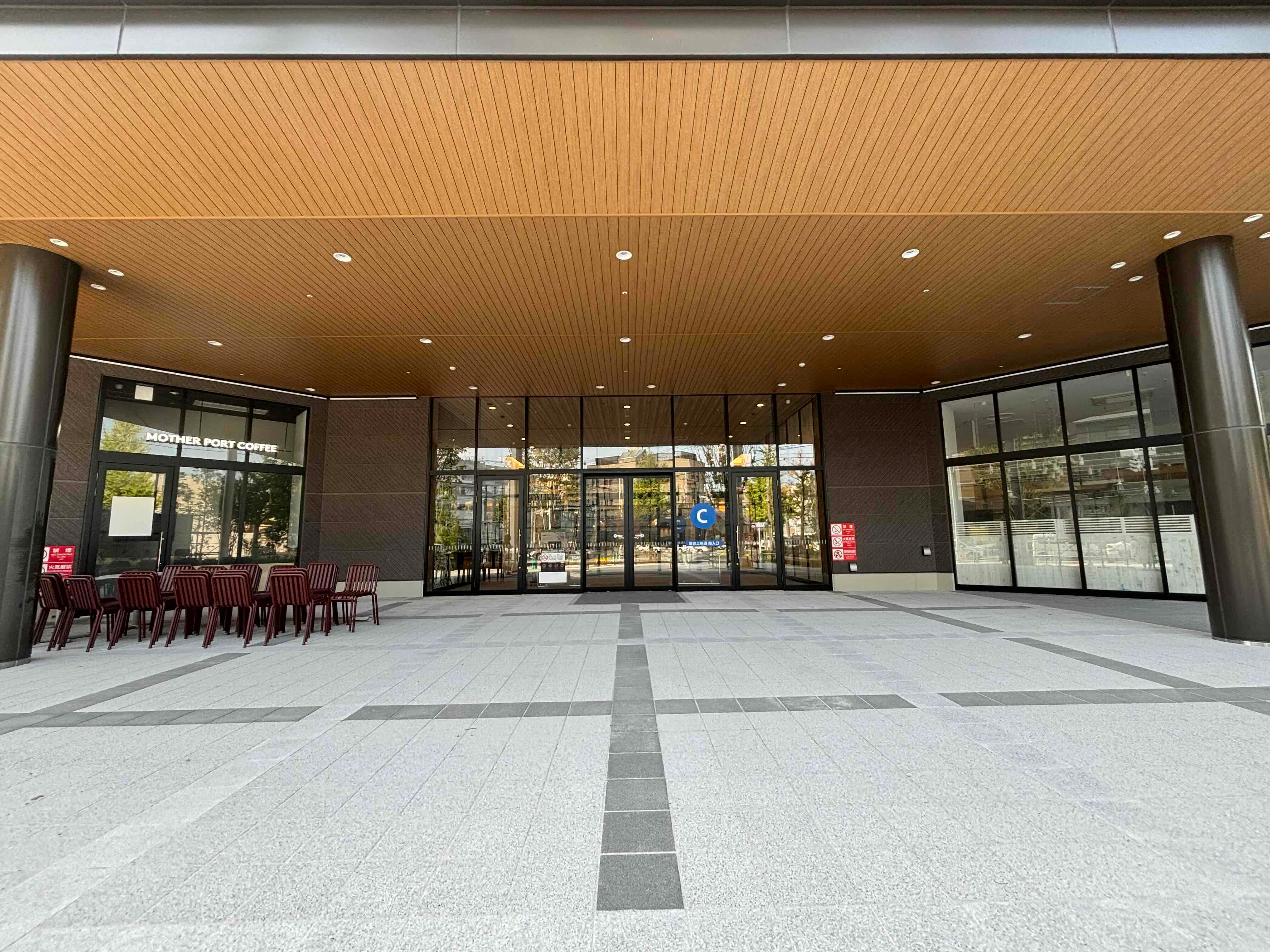 【イオンモール仙台上杉】銀杏のひろば