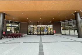 【イオンモール仙台上杉】銀杏のひろば