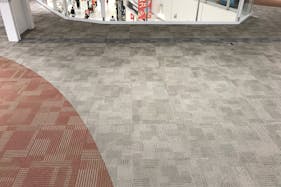 【イオンモール天童】ハニーズ前