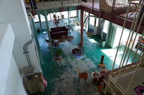 【日の出駅1分】展示会、ポップアップ、音楽イベント等の用途に最適な海外の工場に迷い込んだかのようなイベントスペース