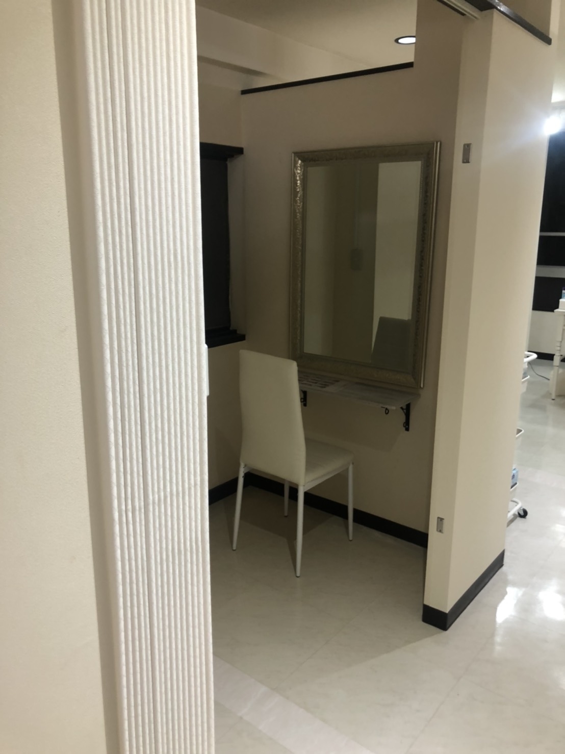 【日本大通り駅4分】セミナーやワークショップに適した白が基調の貸しスペース