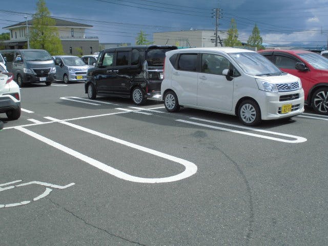 【ホームマートニシムタ伊敷ニュータウン店】販促プロモーションや物販に最適な駐車場スペースの画像