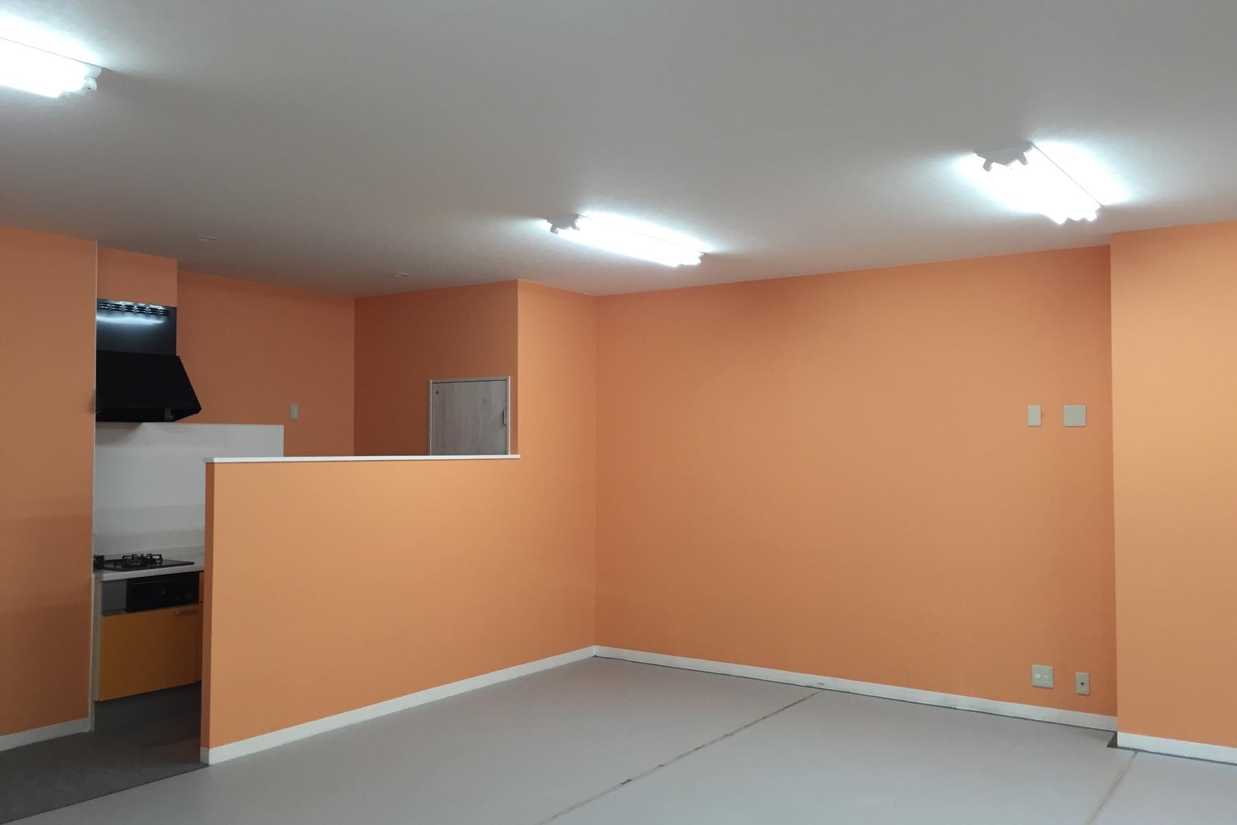 【東新宿駅3分】展示会やポップアップに適したオレンジ色が目印の路面スタジオの画像7