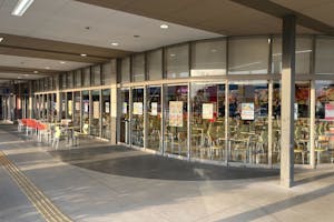 【イオンタウン刈谷】プロモーションイベントやポップアップに最適なフードコート出入口付近にある通行量の多い軒下イベントスペース