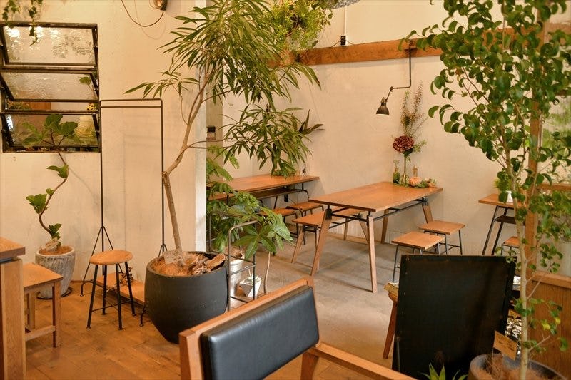 【目黒区家具屋通り】ワークショップやポップアップストアに適した緑豊かなフラワーショップとカフェ一体型のユニークなイベントスペース（カフェスペース）