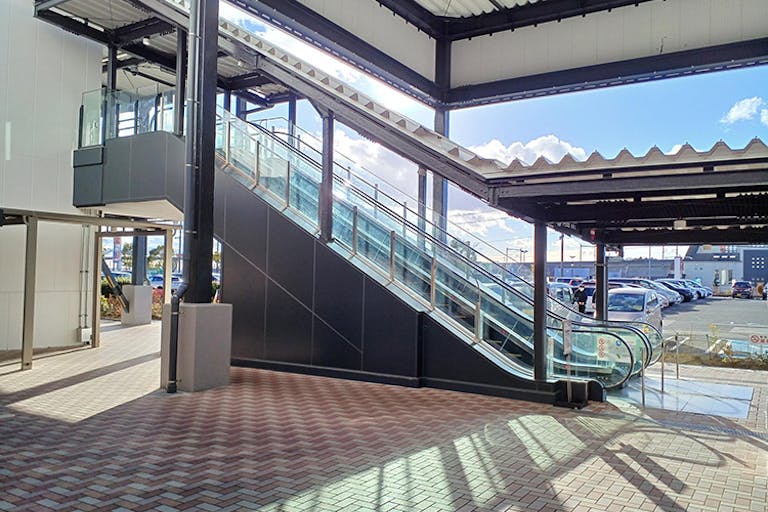 【イオンモール新利府】1F西1出入口外 屋外連絡通路前催事場の画像1