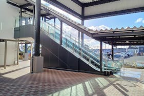 【イオンモール新利府】1F西1出入口外 屋外連絡通路前催事場