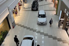 【イオンモール京都五条】1F 吹抜け(中央)